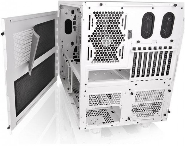 4-Thermaltake presenta su gabinete Core X9 Snow Edition
